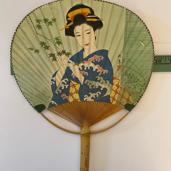 Geisha & Peacock Feather Themed Hand Fans - Picture 12 of 16